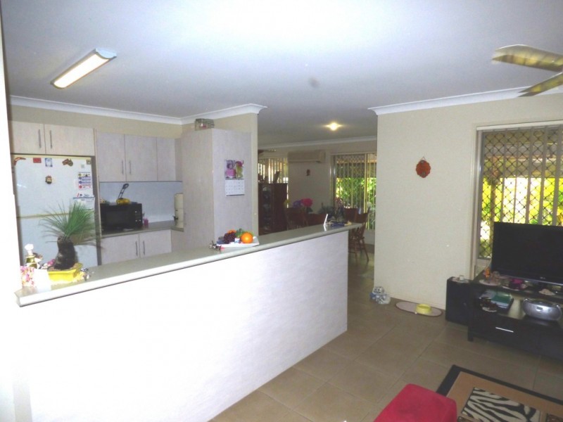 10 Honeybee Place, Ningi QLD 4511