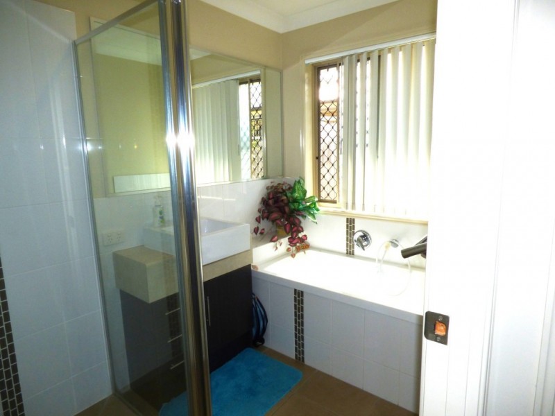 10 Honeybee Place, Ningi QLD 4511