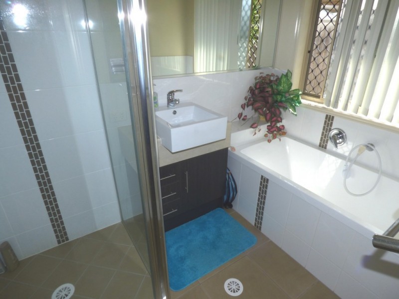 10 Honeybee Place, Ningi QLD 4511