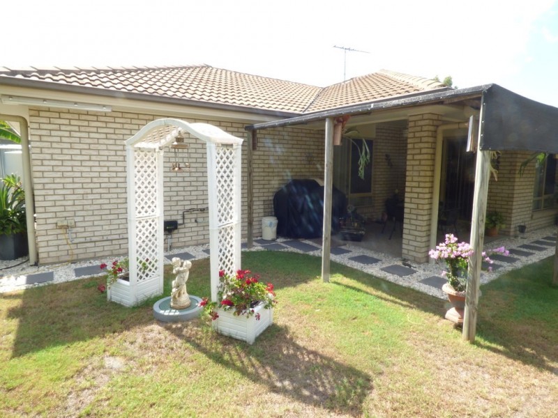 10 Honeybee Place, Ningi QLD 4511