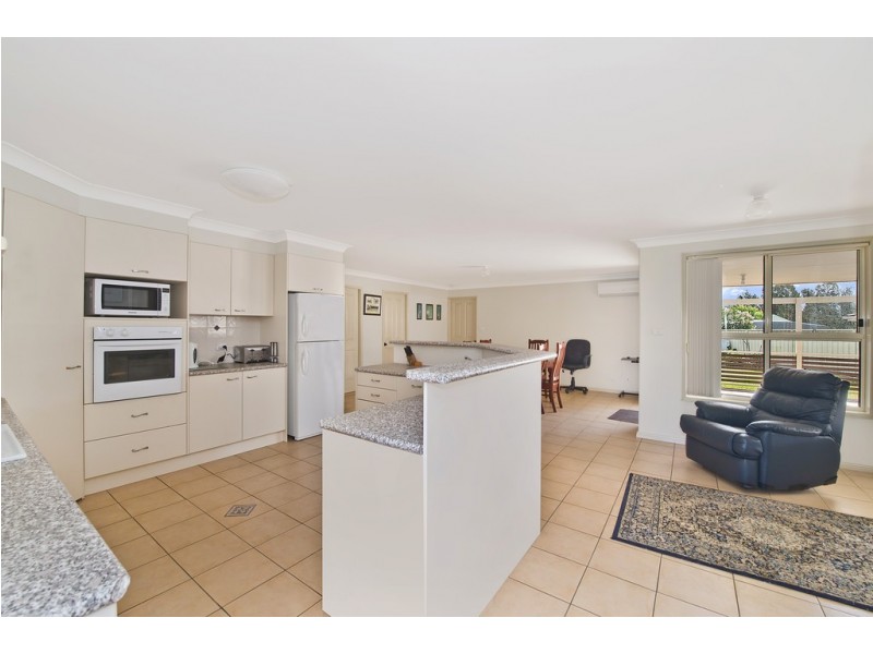 4 Solander Place, Lake Cathie NSW 2445