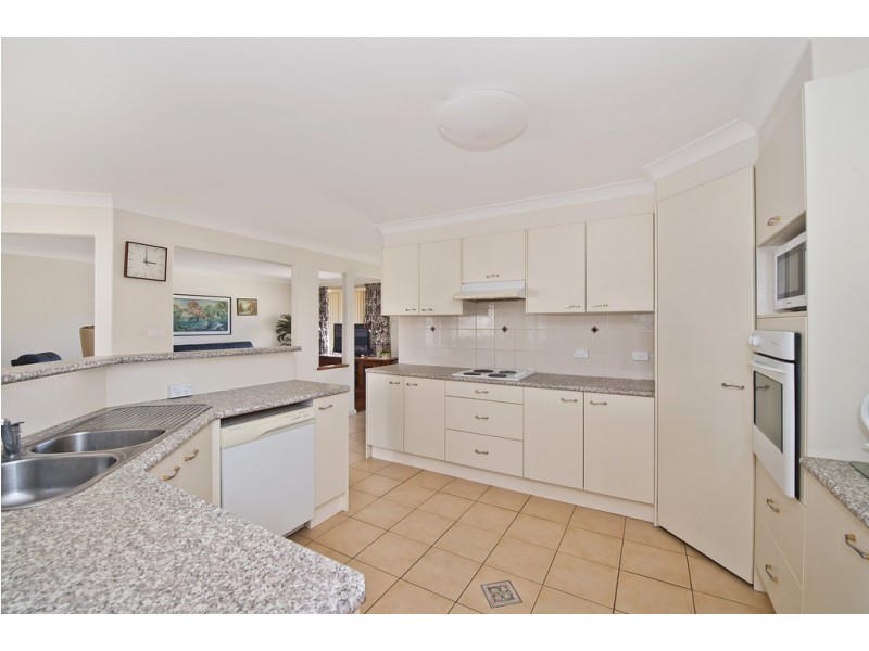 4 Solander Place, Lake Cathie NSW 2445