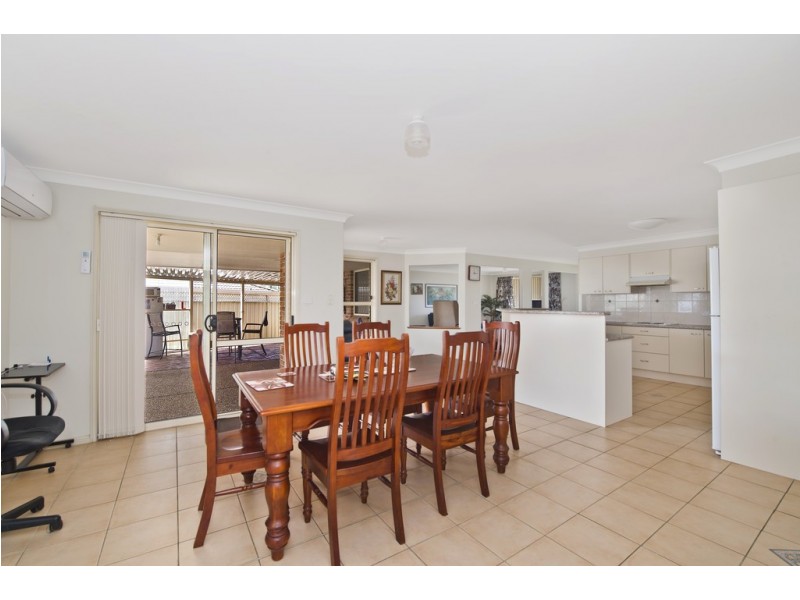 4 Solander Place, Lake Cathie NSW 2445