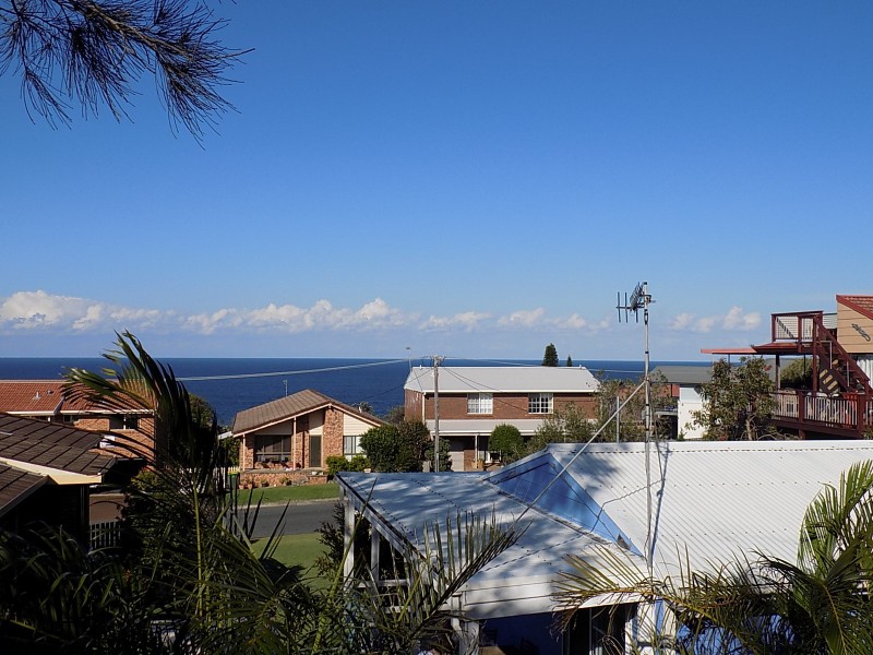 16 Fourth Avenue, Bonny Hills NSW 2445