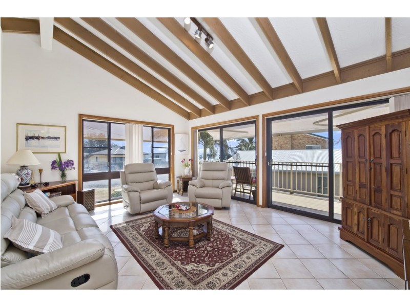 2 Kalang Street, Lake Cathie NSW 2445