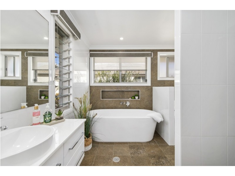 6 Grenadines Way, Bonny Hills NSW 2445