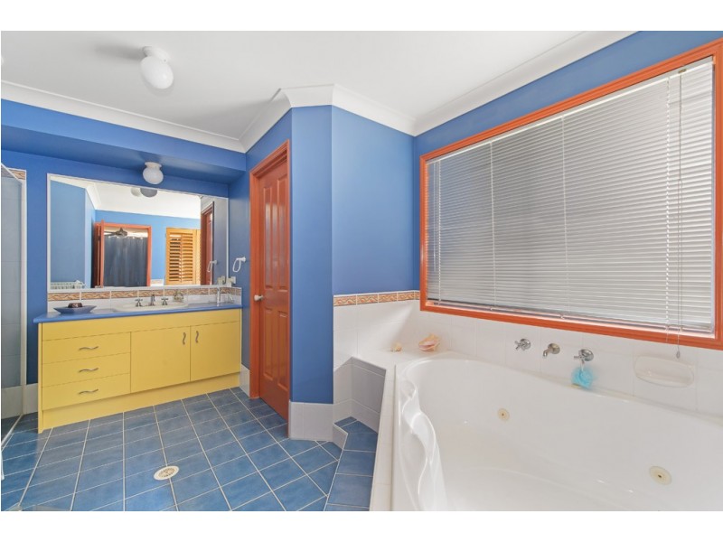 17 Bounty Avenue, Lake Cathie NSW 2445