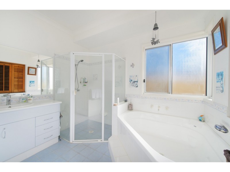 64 Kendall Crescent, Bonny Hills NSW 2445