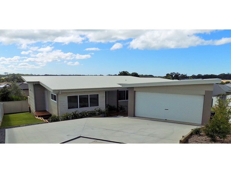 14 St Lucia Place, Bonny Hills NSW 2445