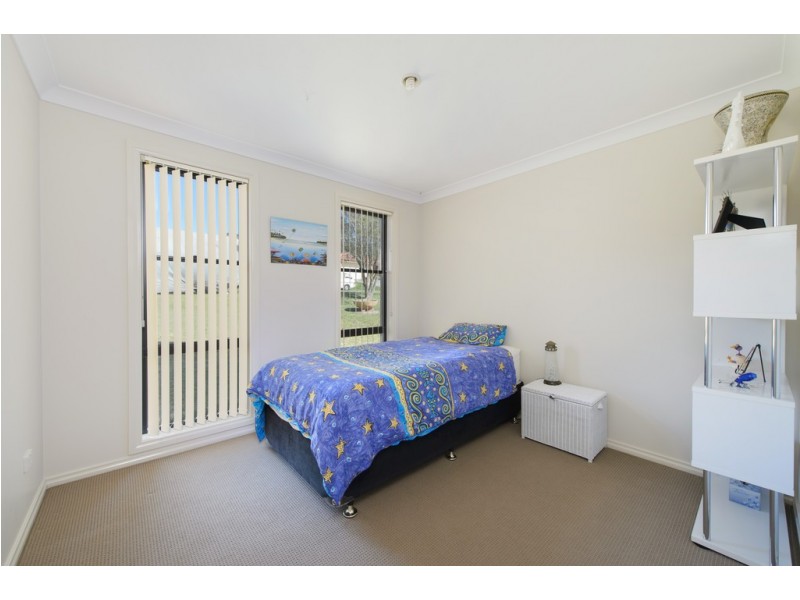 47 Abel Tasman Drive, Lake Cathie NSW 2445