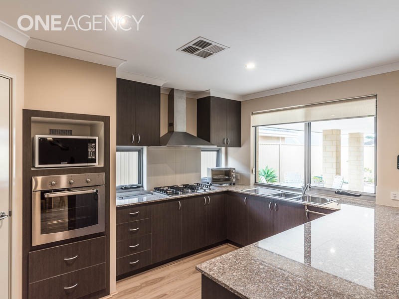 8 Culture Link, Piara Waters WA 6112