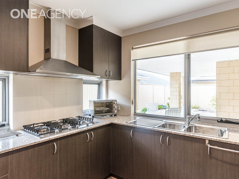 8 Culture Link, Piara Waters WA 6112