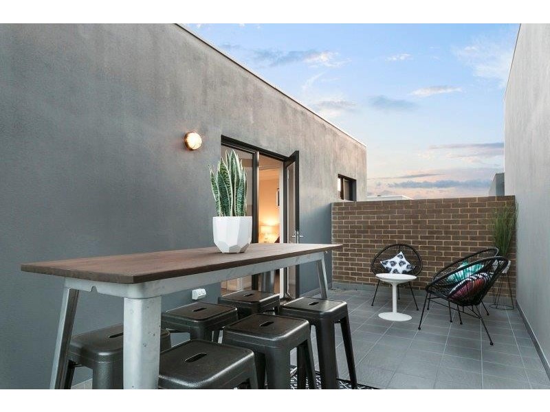 2/201 Clontarf Road, Hamilton Hill WA 6163