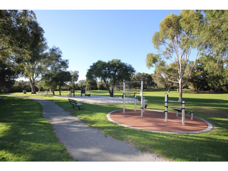 1 Kotisina Gardens, Munster WA 6166