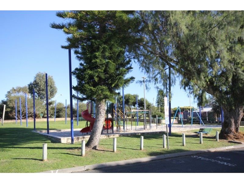 1 Kotisina Gardens, Munster WA 6166