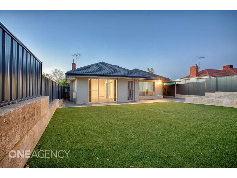 22 Woodley Crescent, Melville WA 6156