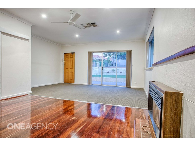 22 Woodley Crescent, Melville WA 6156