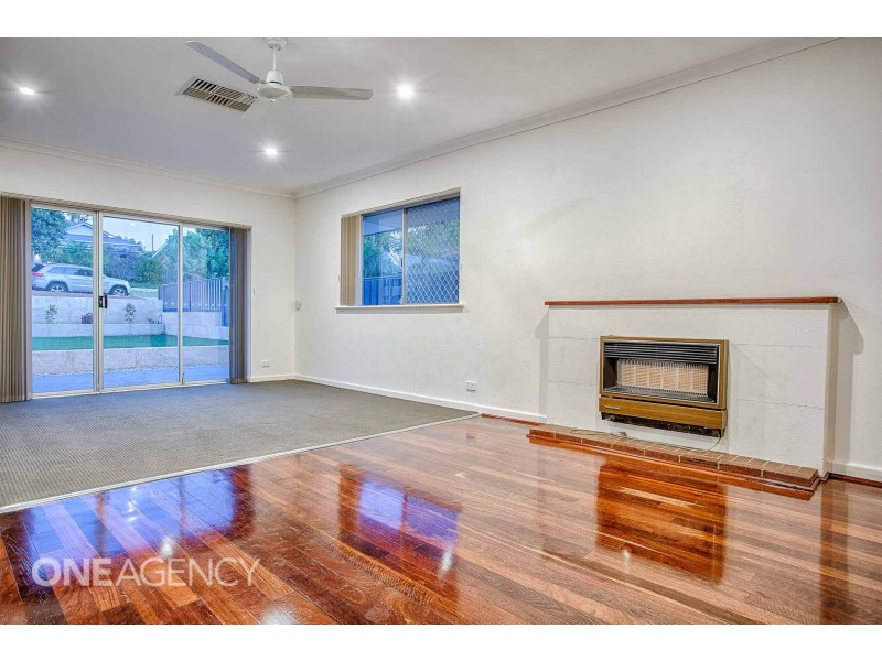 22 Woodley Crescent, Melville WA 6156