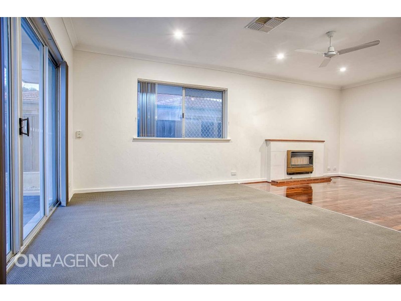 22 Woodley Crescent, Melville WA 6156