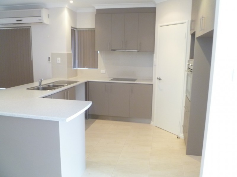 2/14 Sain Road, Coogee WA 6166