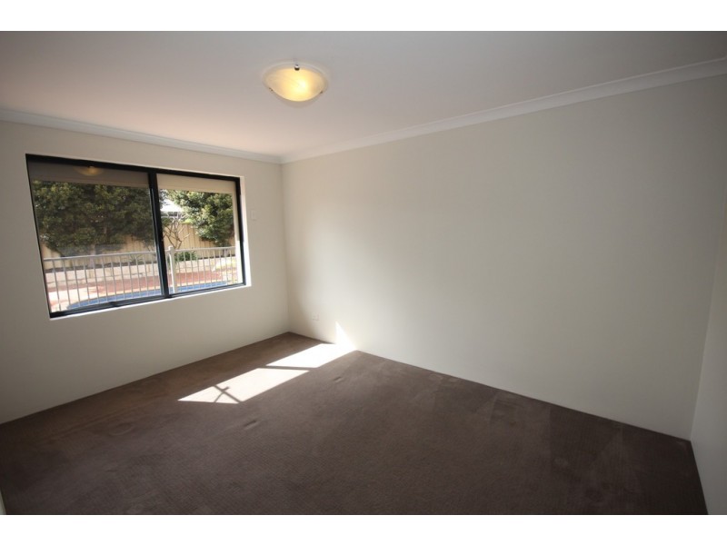 23 Avon Crs, Atwell WA 6164