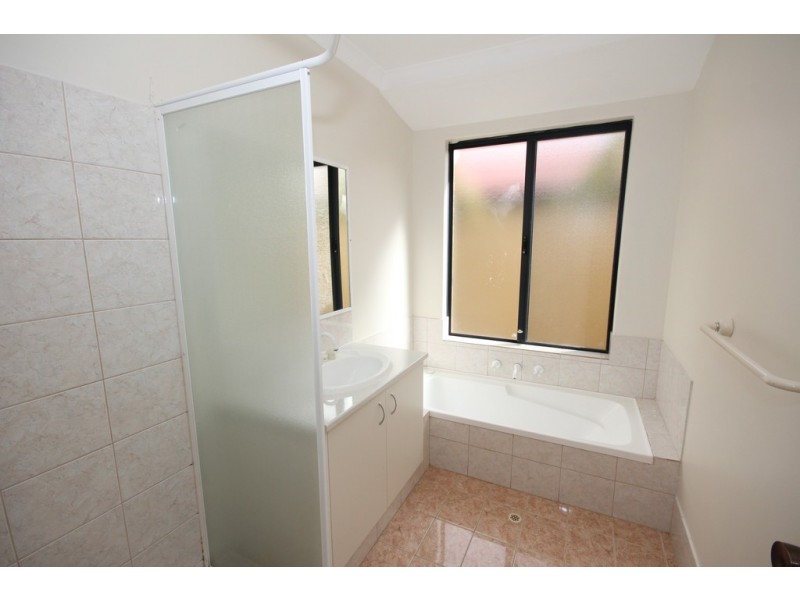 23 Avon Crs, Atwell WA 6164