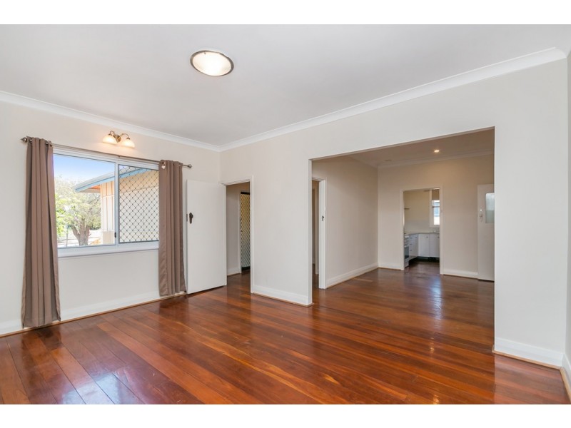 7 Holmes Place, Hilton WA 6163