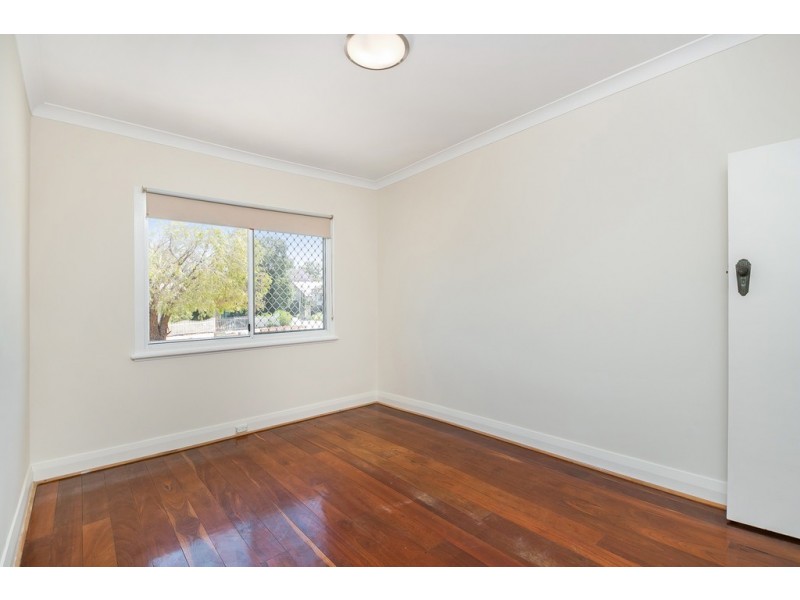 7 Holmes Place, Hilton WA 6163