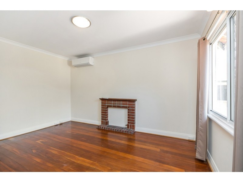 7 Holmes Place, Hilton WA 6163