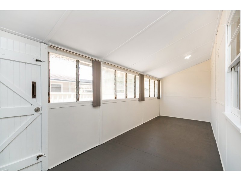 7 Holmes Place, Hilton WA 6163