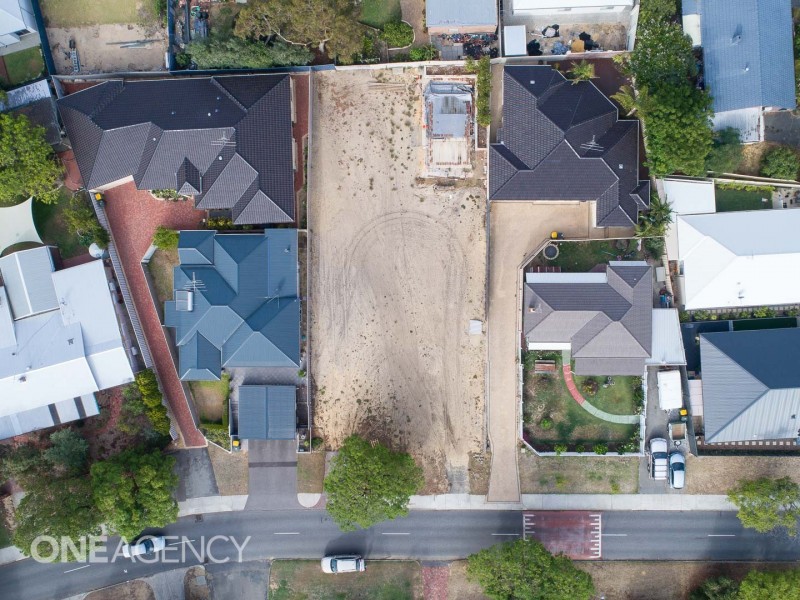 48 Redwood Crescent, Melville WA 6156