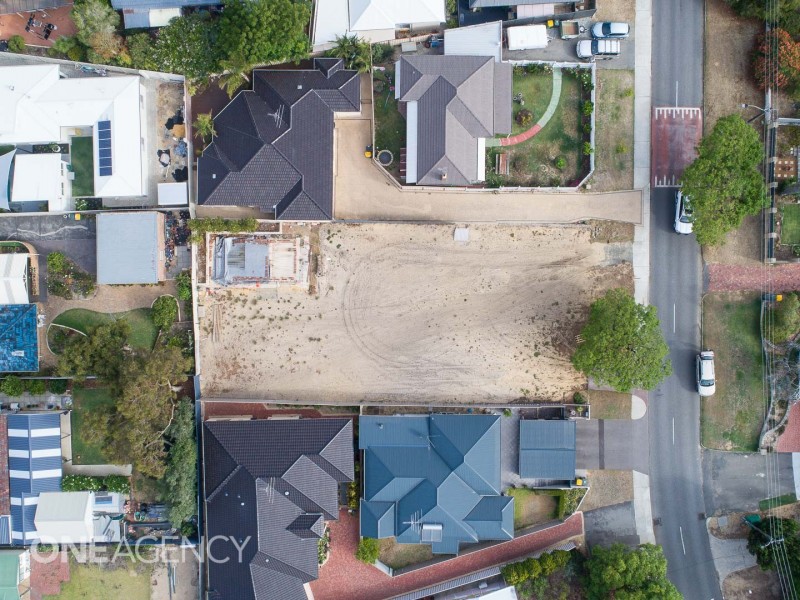 48 Redwood Crescent, Melville WA 6156