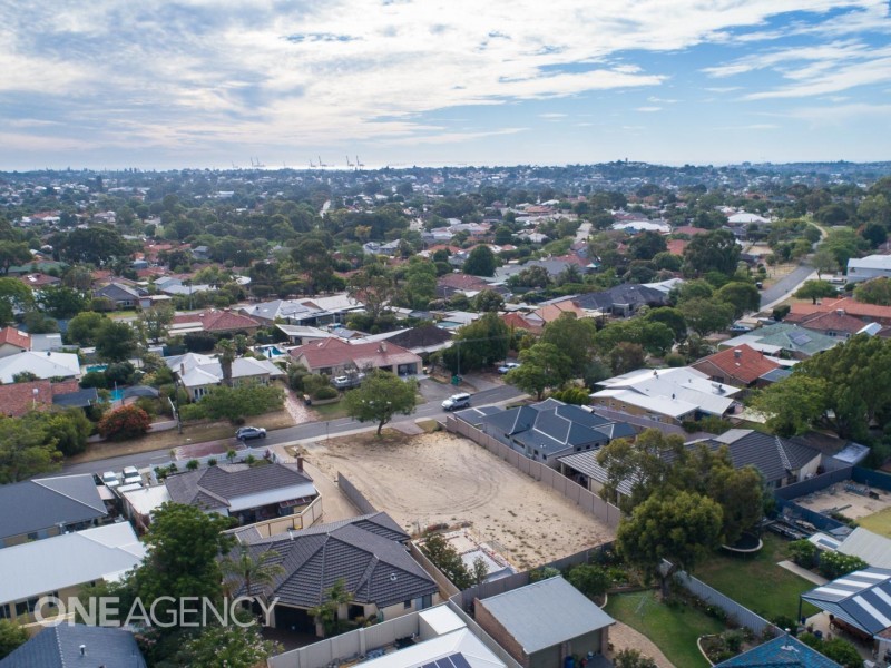 48 Redwood Crescent, Melville WA 6156