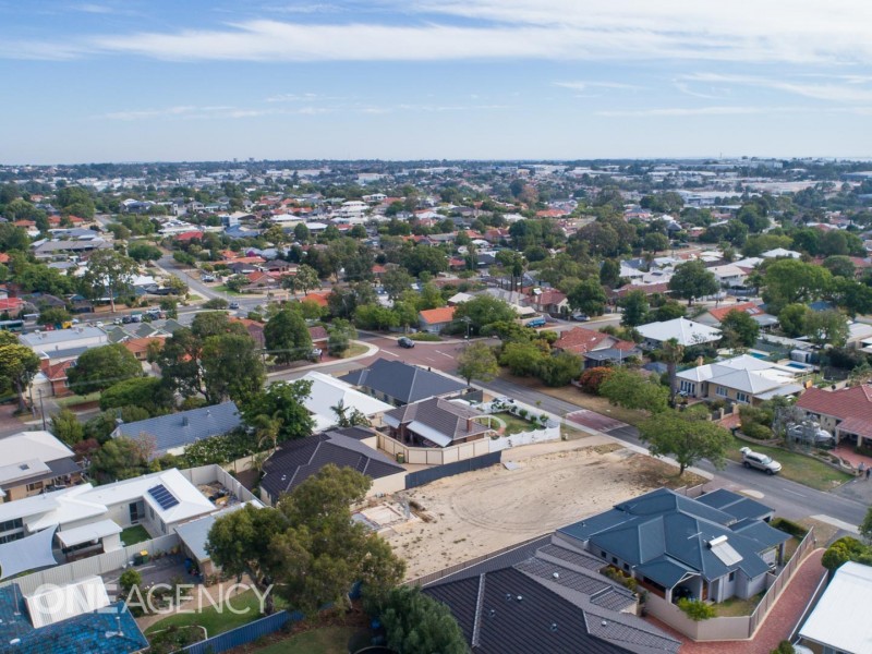 48 Redwood Crescent, Melville WA 6156