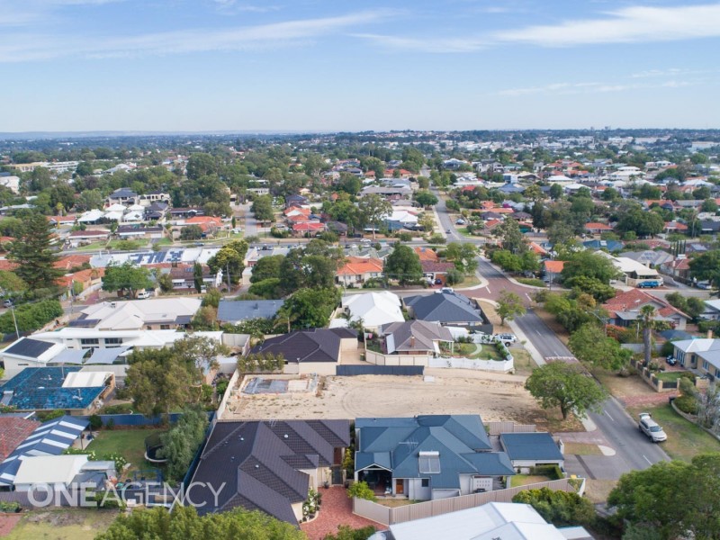 48 Redwood Crescent, Melville WA 6156