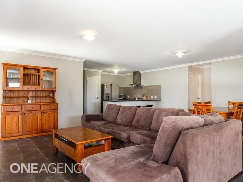 14 Dempsey Road, Piara Waters WA 6112