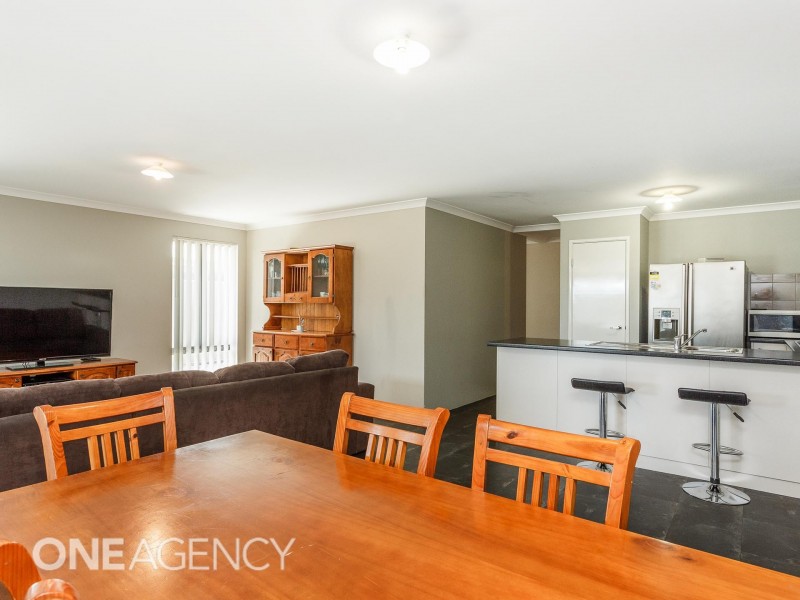 14 Dempsey Road, Piara Waters WA 6112