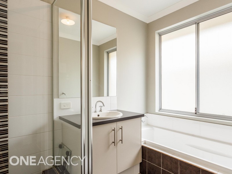 14 Dempsey Road, Piara Waters WA 6112