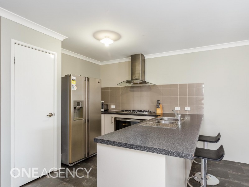 14 Dempsey Road, Piara Waters WA 6112
