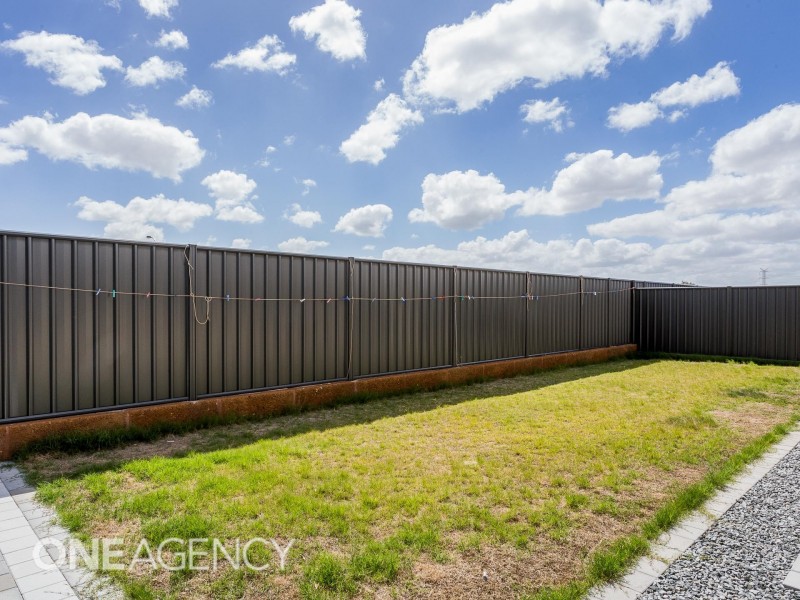 14 Dempsey Road, Piara Waters WA 6112