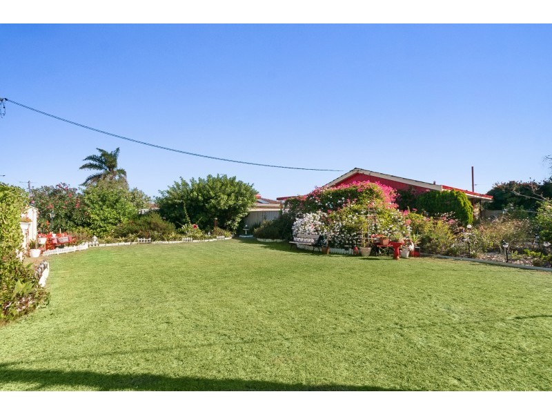 122 Kitchener Road, Alfred Cove WA 6154