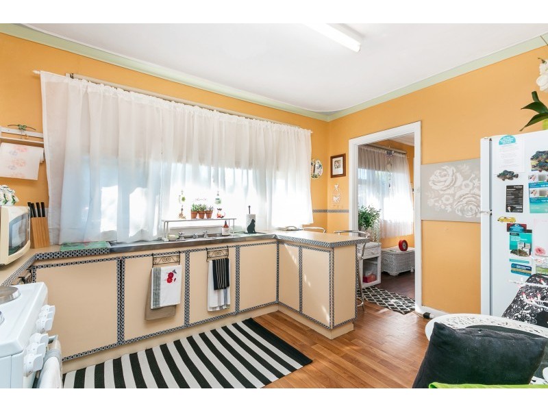 122 Kitchener Road, Alfred Cove WA 6154