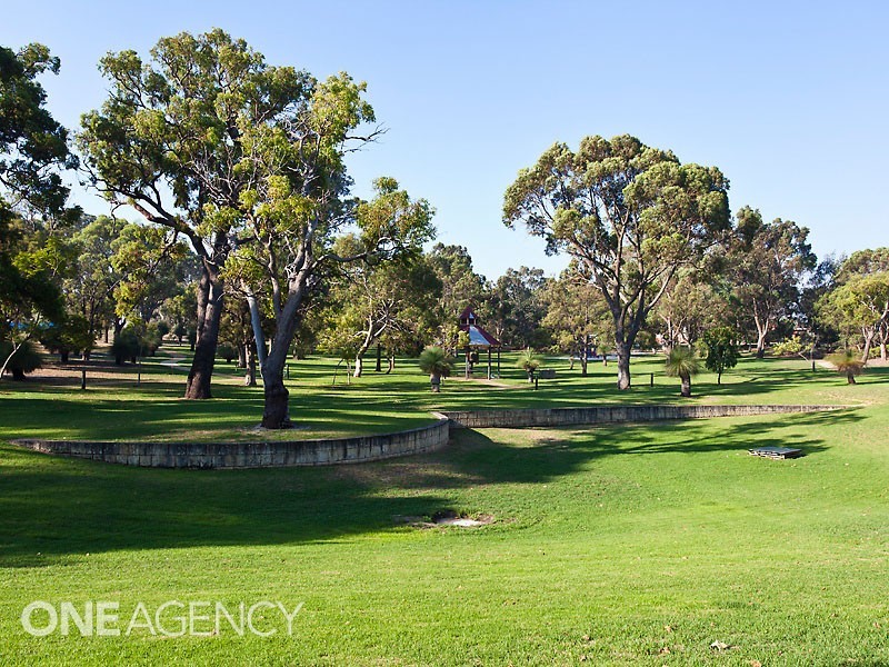 8 Dorcas Way, Coolbellup WA 6163