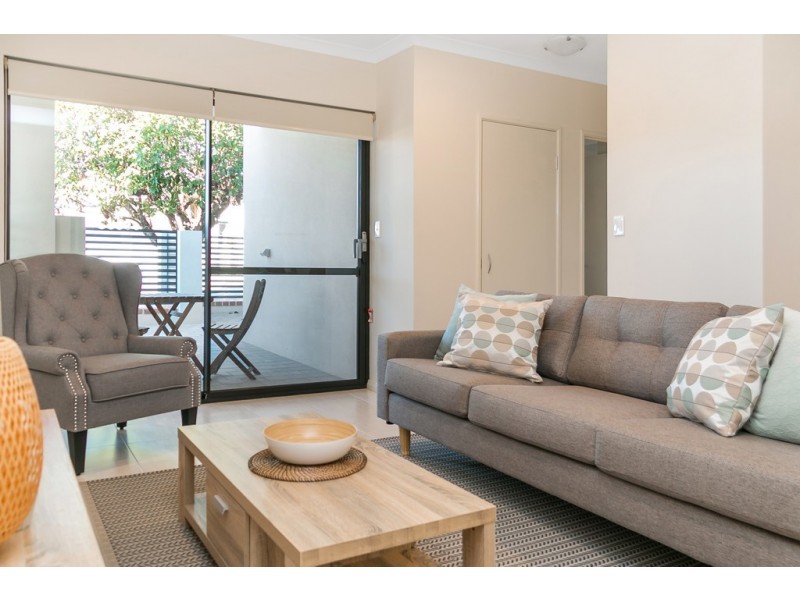 7 Birdwood Road, Melville WA 6156