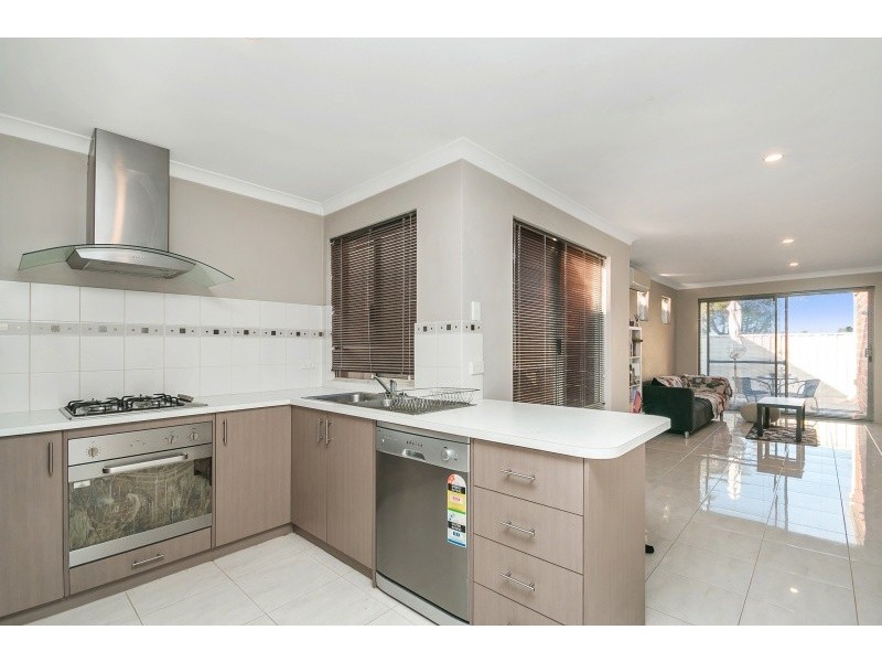 4 Magnet Close, Munster WA 6166