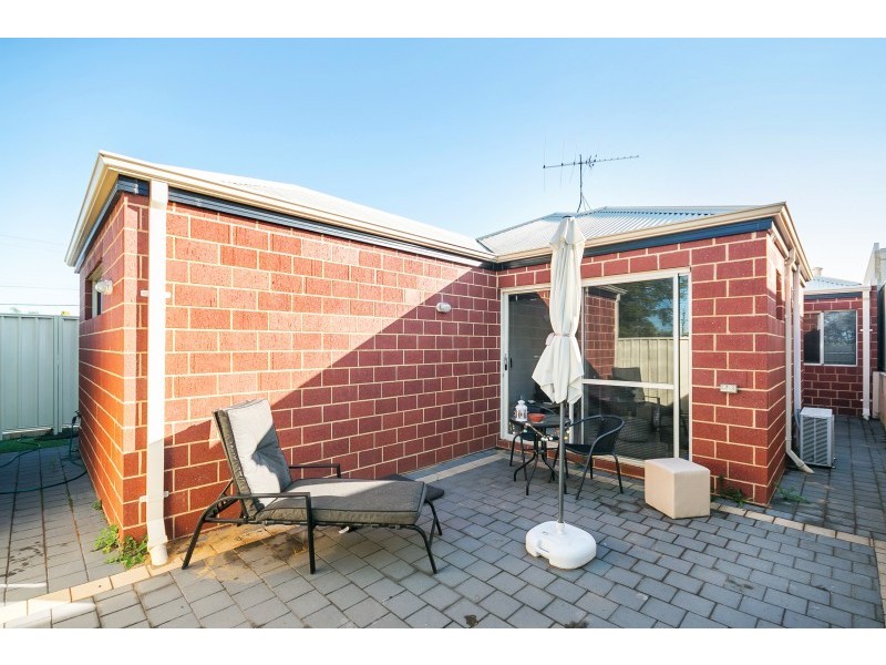 4 Magnet Close, Munster WA 6166