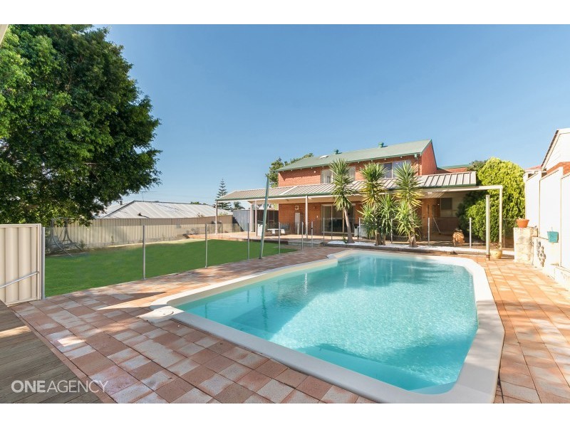2 Bovell Gardens, Leeming WA 6149