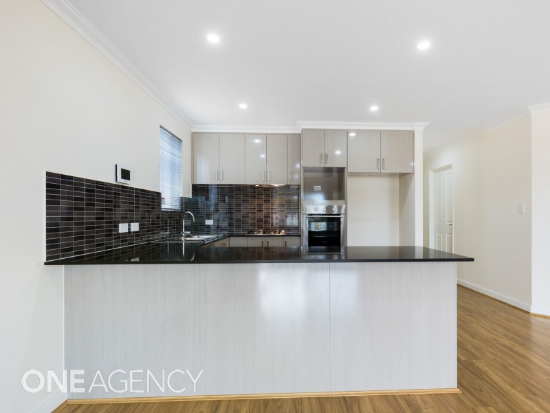 2/4 Sawle Road, Hamilton Hill WA 6163