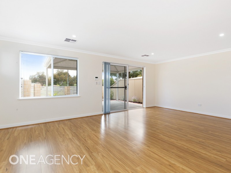 2/4 Sawle Road, Hamilton Hill WA 6163