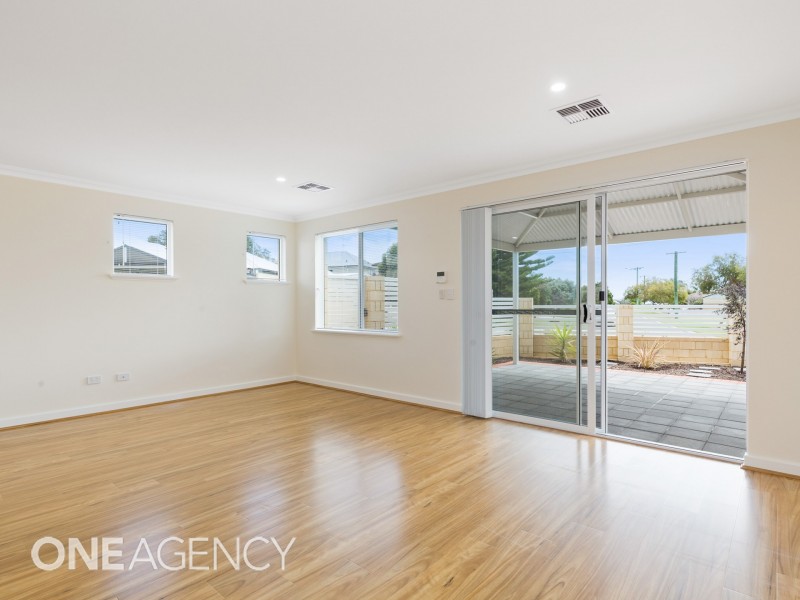 2/4 Sawle Road, Hamilton Hill WA 6163